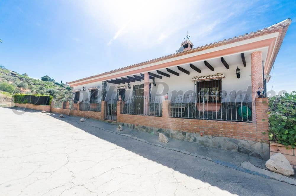 Maison de Campagne à Sayalonga · Sayalonga