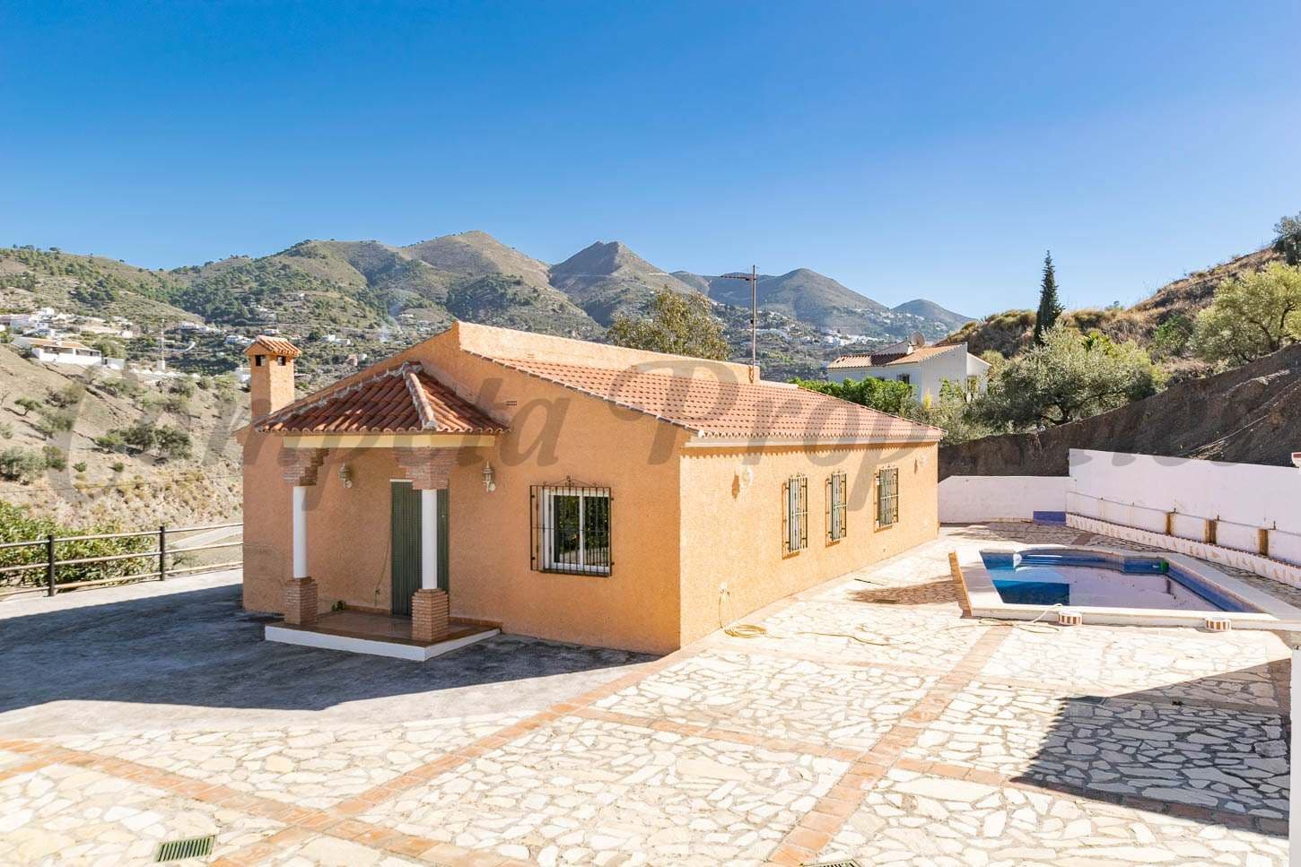 Maison de Campagne à Árchez · Árchez